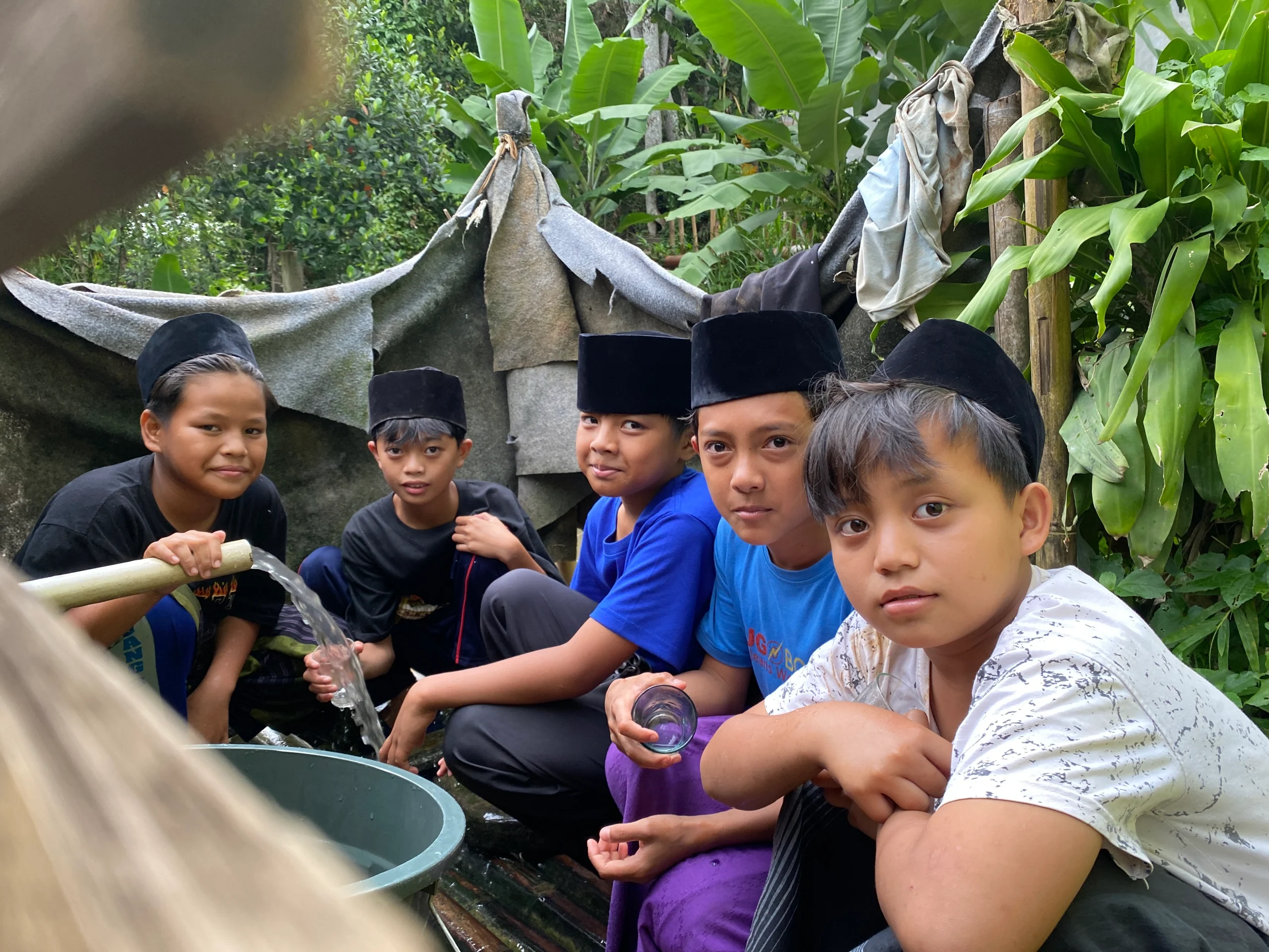 Donasi baju lebaran santri pelosok