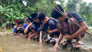 Donasi baju lebaran santri pelosok