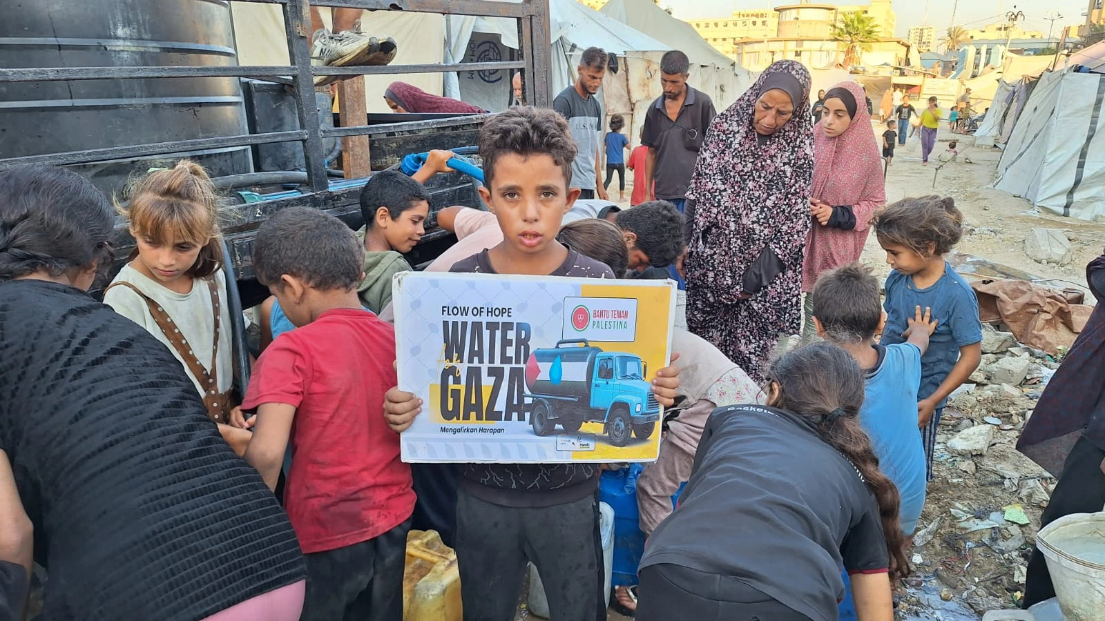 Penyaluran Donasi Air untuk Palestina